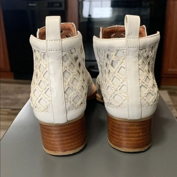 Jeffrey Campbell Taggart White Laser Cut Out Booties size 6.5 - Picture 4 of 8